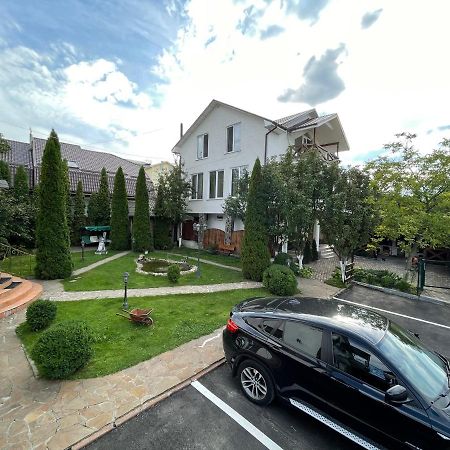 Apartments With Kitchen And Garden 키예프 외부 사진